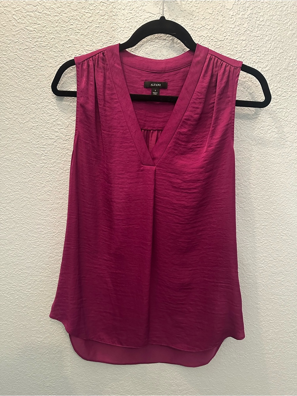 Alfani Sleeveless V-Neck Camisole in Fuchsia